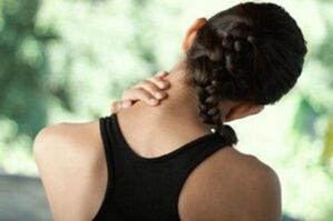 The girl is worried about the symptoms of cervical osteochondrosis